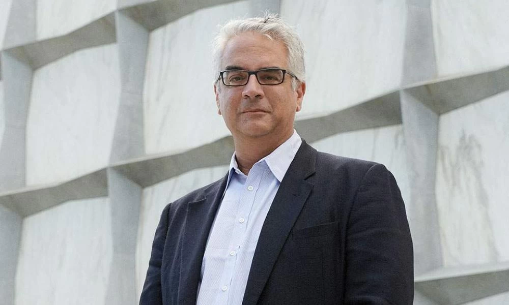 Χρηστάκης στο Economist: Τουλάχιστον το 40% του πληθυσμού θα νοσήσει